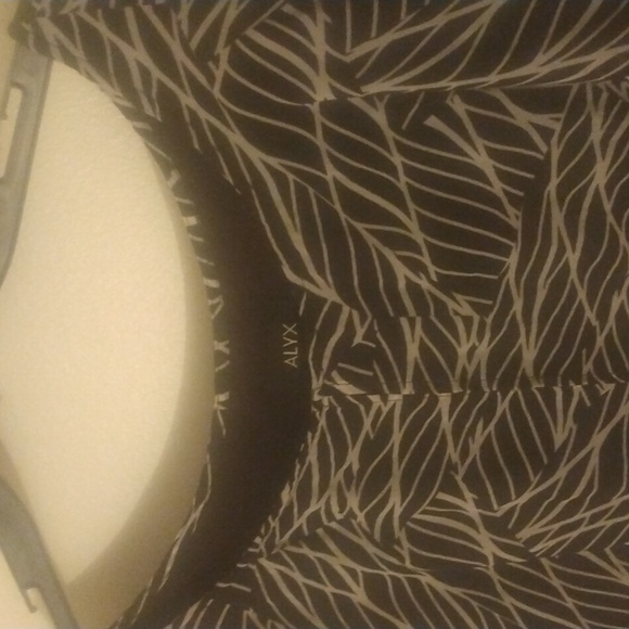 Black and white ALYX blouse open slit in front and back of blouse. - Picture 4 of 8